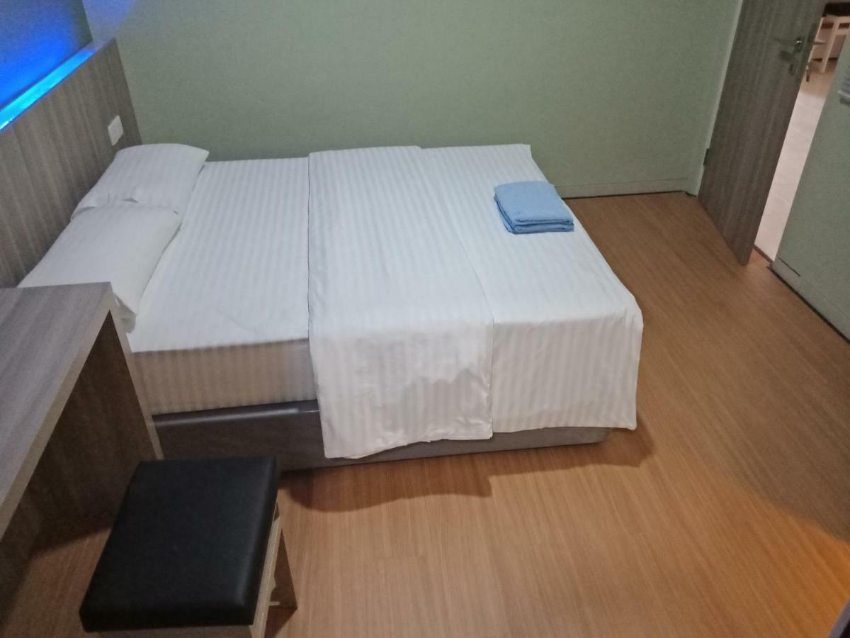 Sleeprest @ Golden Prima Batam Exterior foto