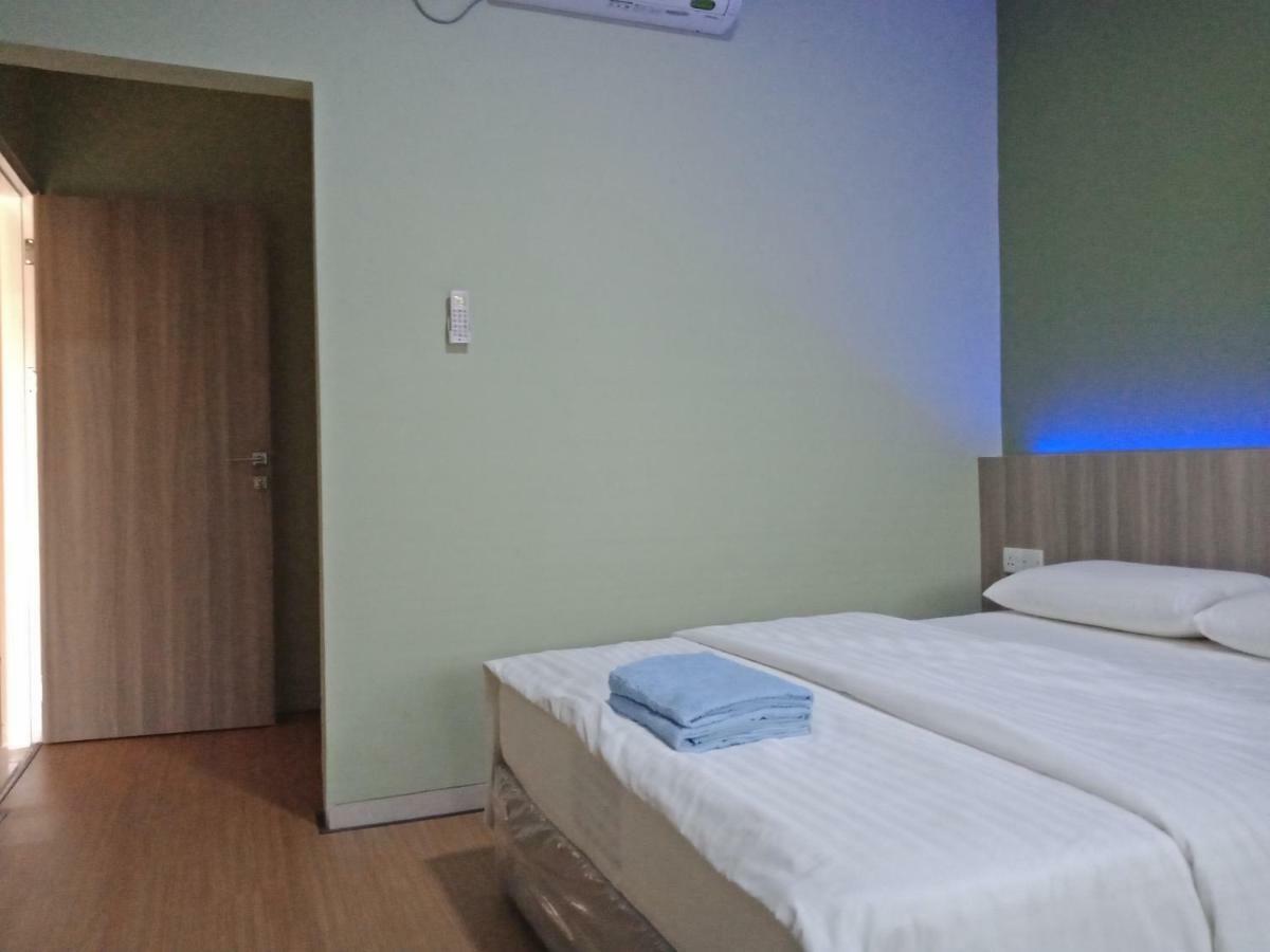 Sleeprest @ Golden Prima Batam Exterior foto