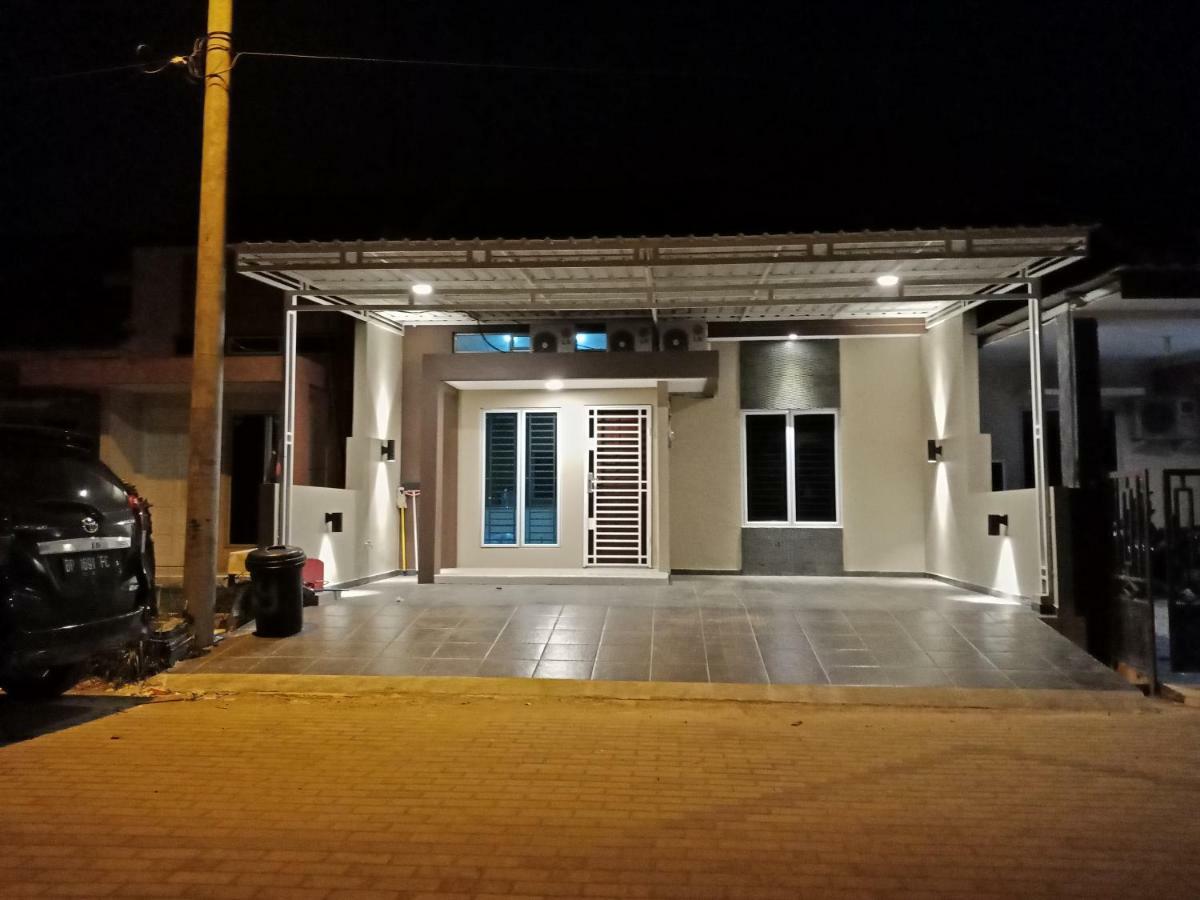Sleeprest @ Golden Prima Batam Exterior foto